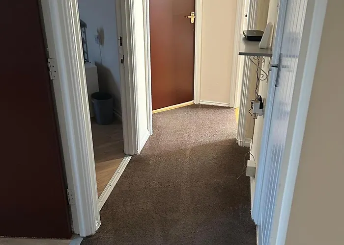 London Zone 2 Lovely 4 Bedroom Apartment - 3 Trowbridge Road